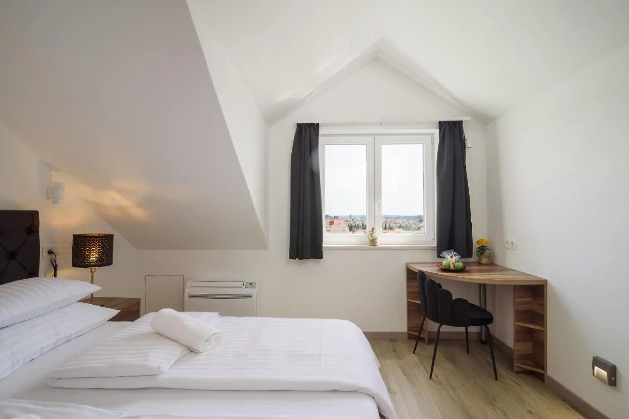Vila White Trogir