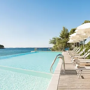 https://crvena-luka-hotel-resort.hotelinzadar.com
