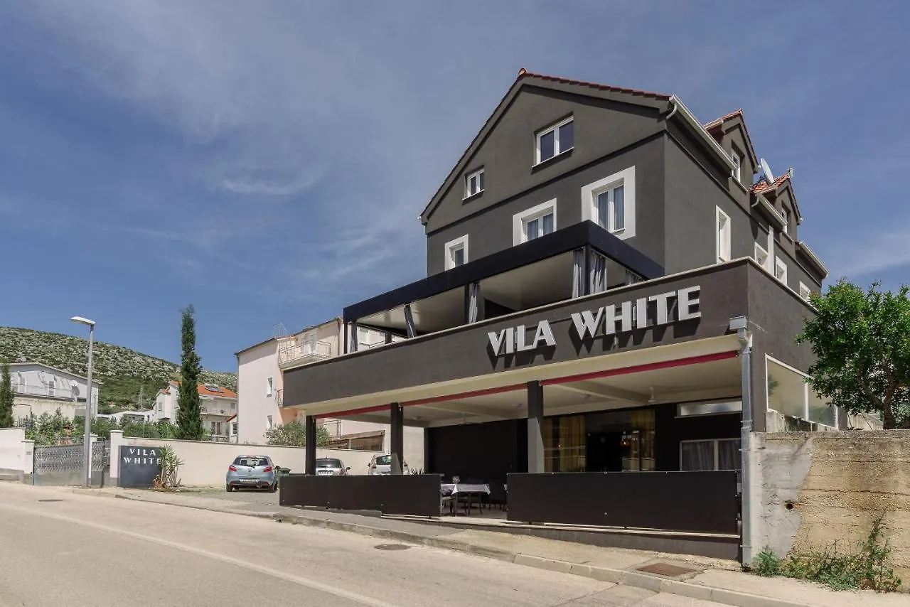 Vila White krevet i doručak Trogir