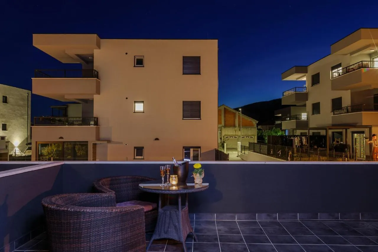 Vila White krevet i doručak Trogir