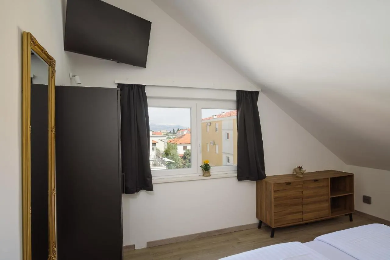 Vila White Trogir Bed & Breakfast