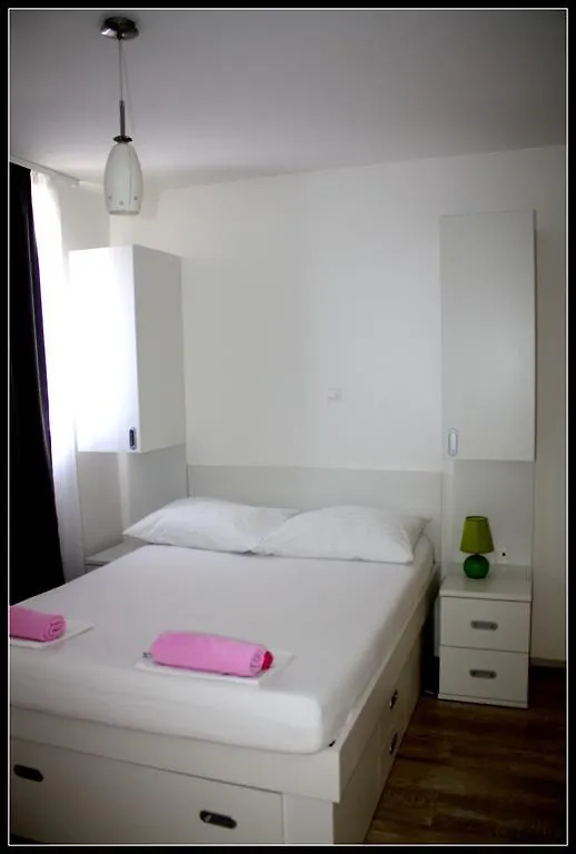 Vila White