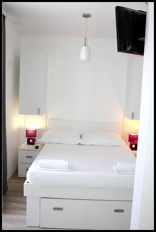 Vila White krevet i doručak Trogir