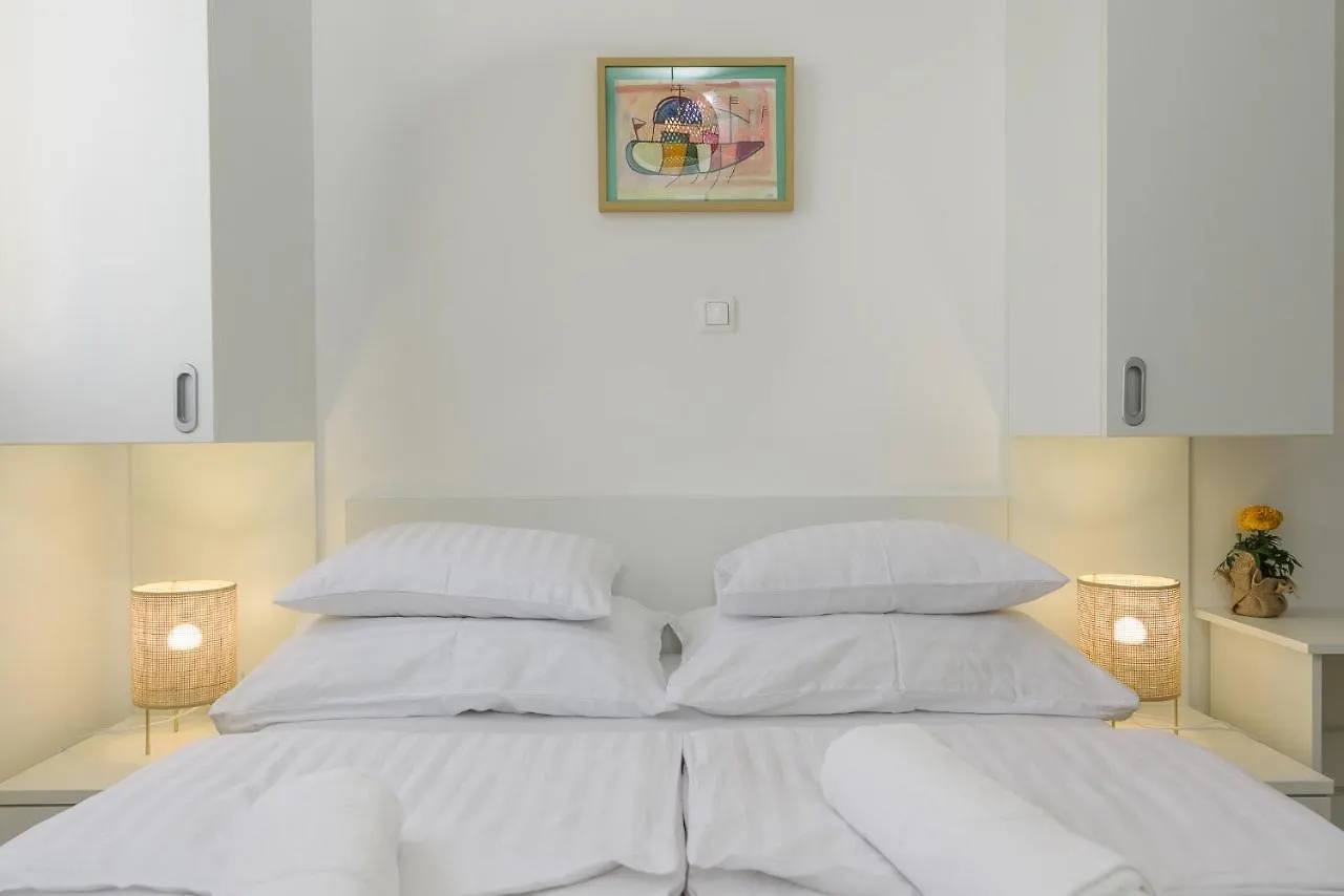 Vila White Trogir 3*,
