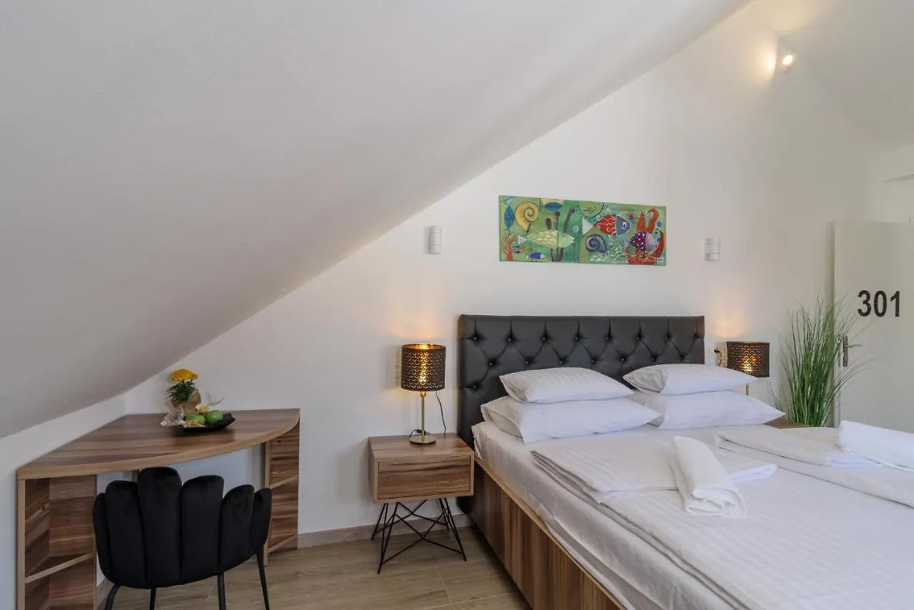 Vila White Trogir Bed & Breakfast